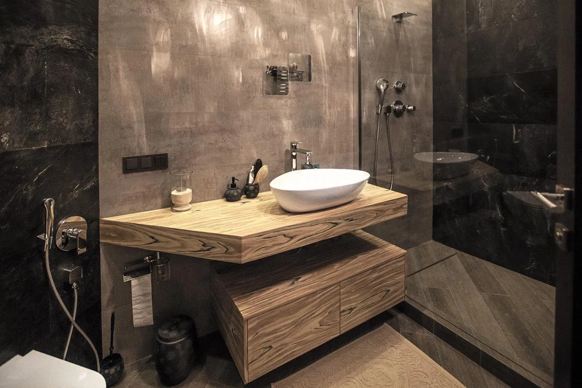Деревянная столешница в ванной в стиле Лофт