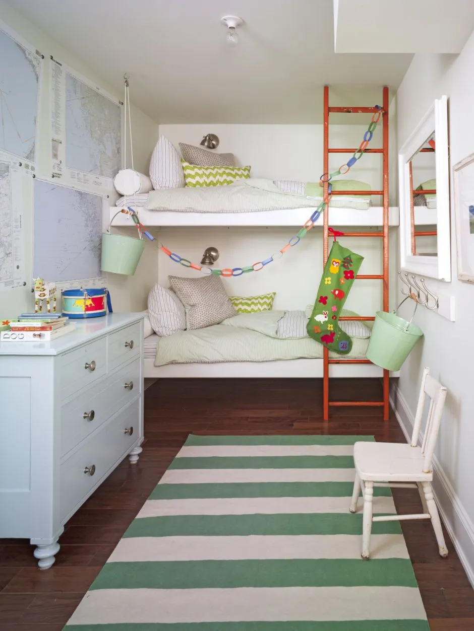 Прямоугольная детская комната для двоих расстановка мебели