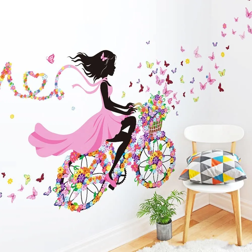 Красивая виниловая аппликация девушки, едущей на велосипеде, элегантно впишется в интерьер комнаты маленькой принцессы