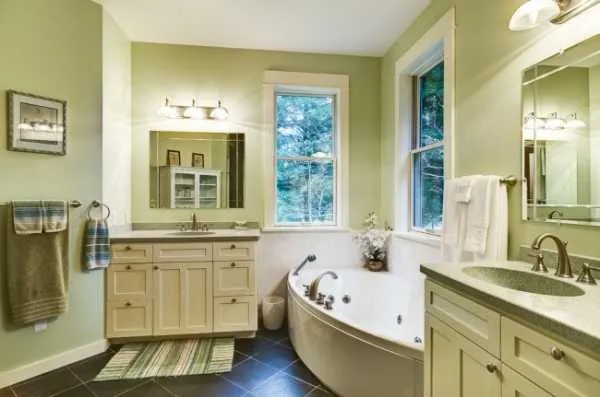 Оригинальным элементом ванной в американском стиле является окно